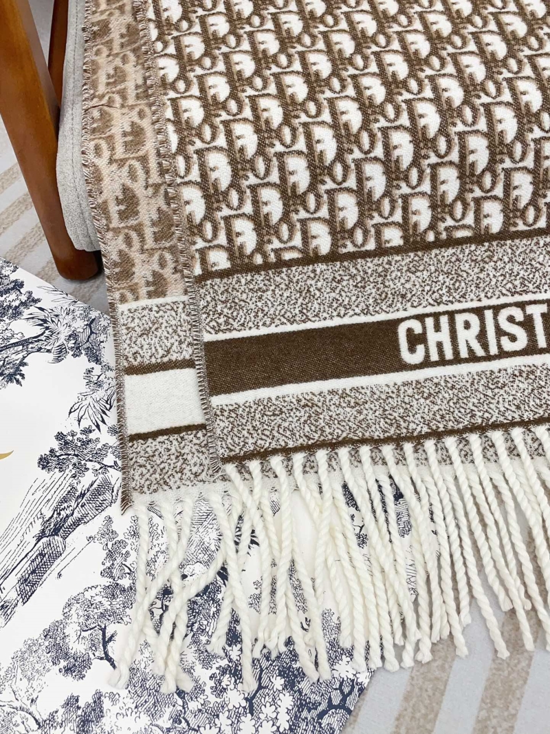 CHRISTIAN DIOR